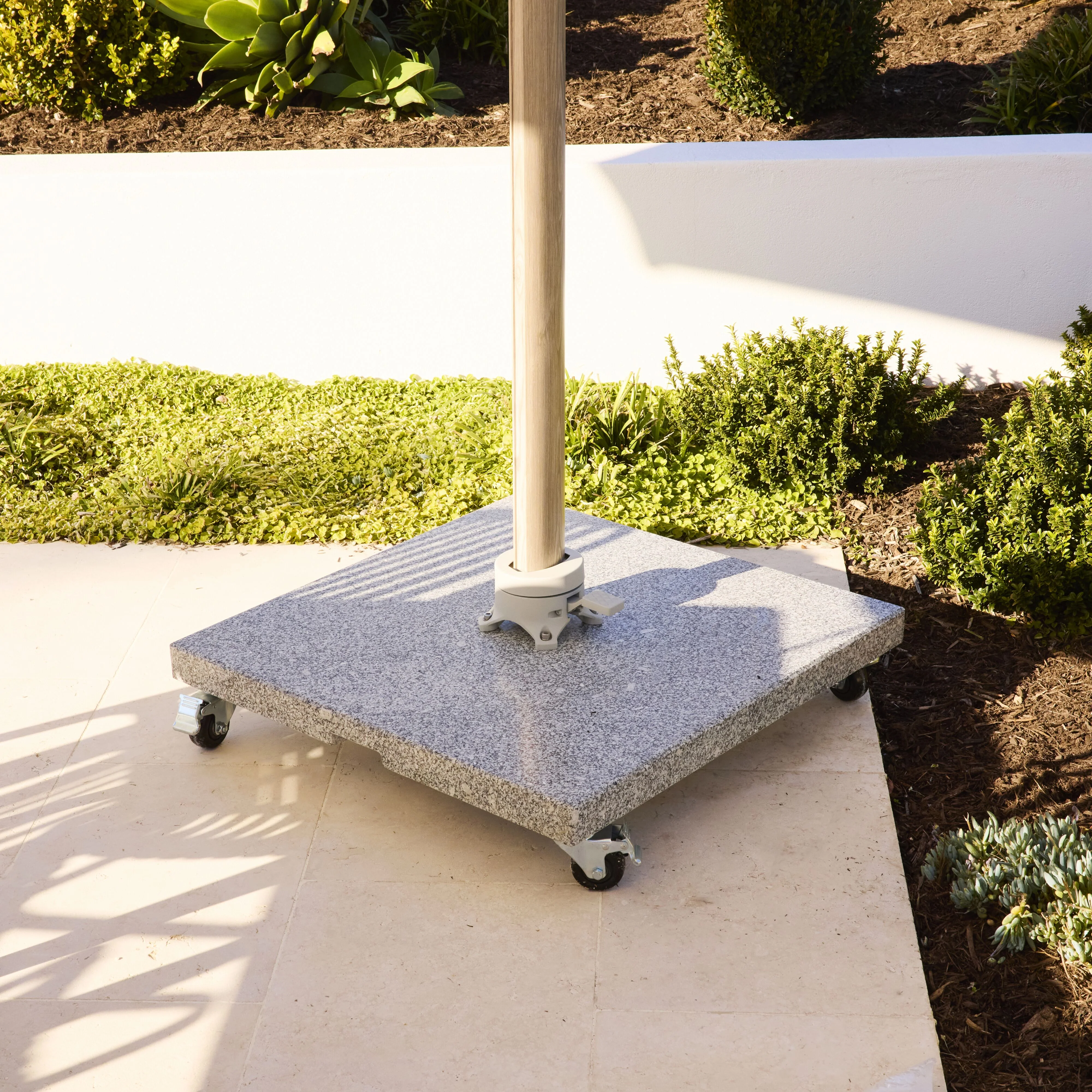 Amalfi Deluxe Cantilever Umbrella Oatmeal 300x400cm - Image 6