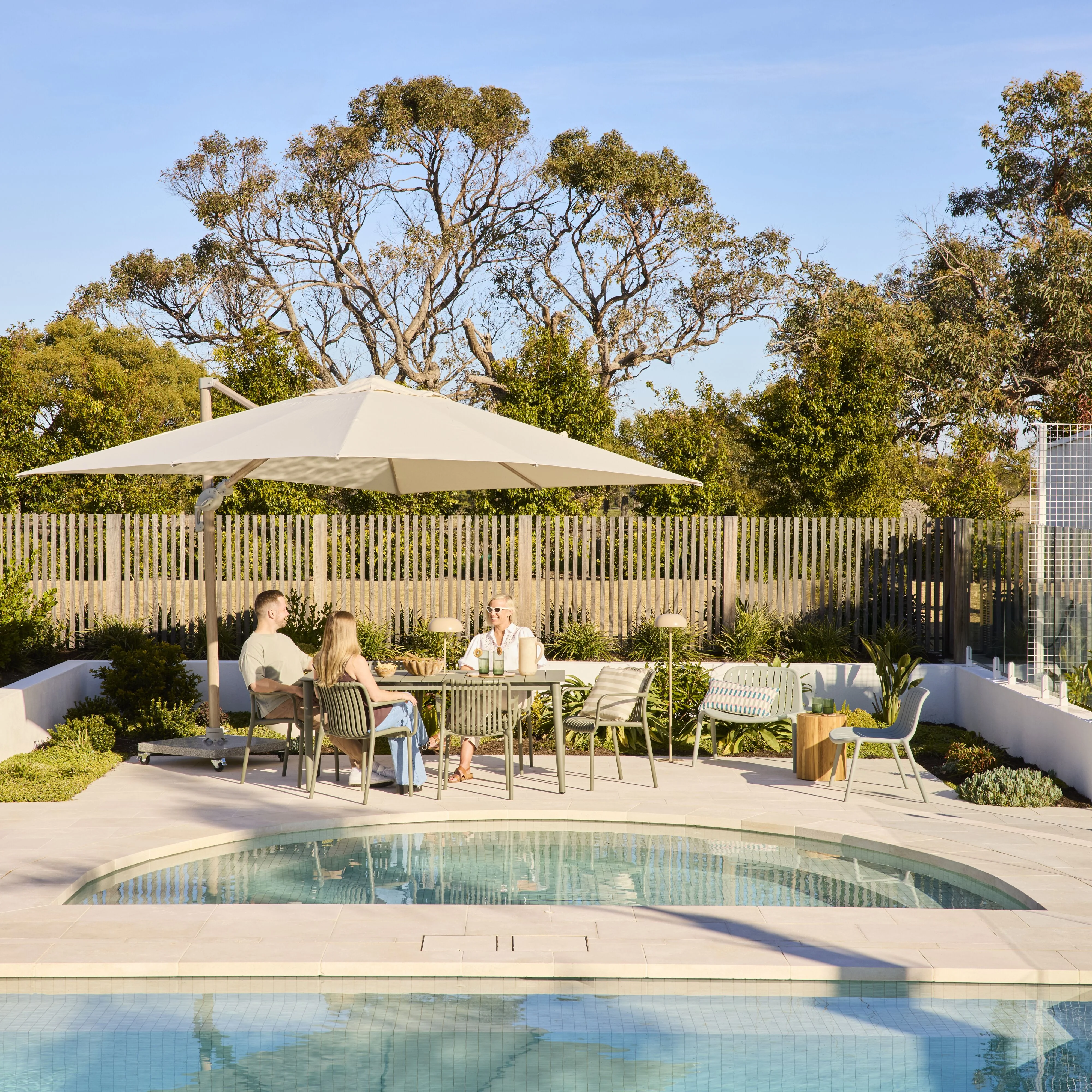 Amalfi Deluxe Cantilever Umbrella Oatmeal 300x400cm - Image 8