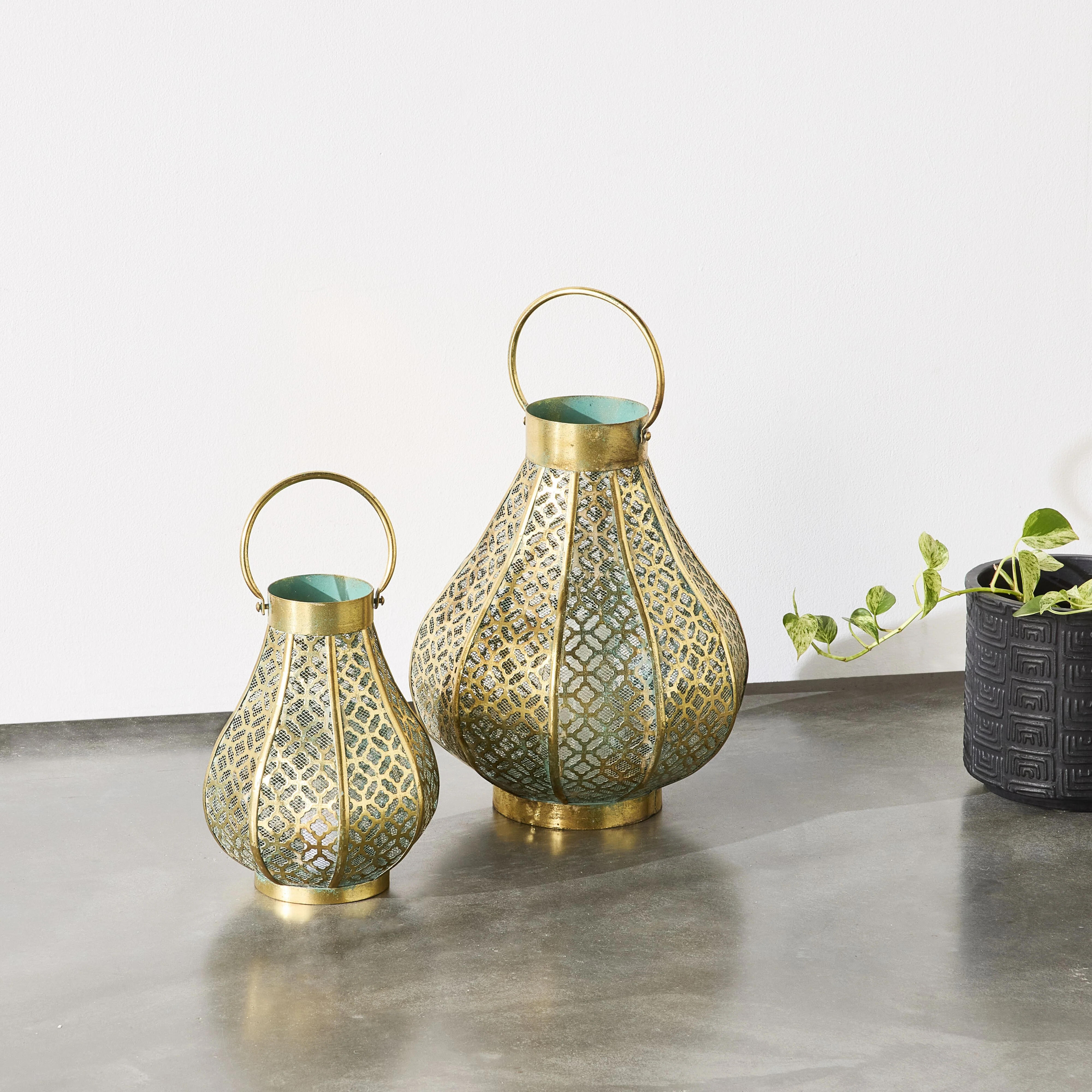 Amira Medium Filigree Lantern - Image 4