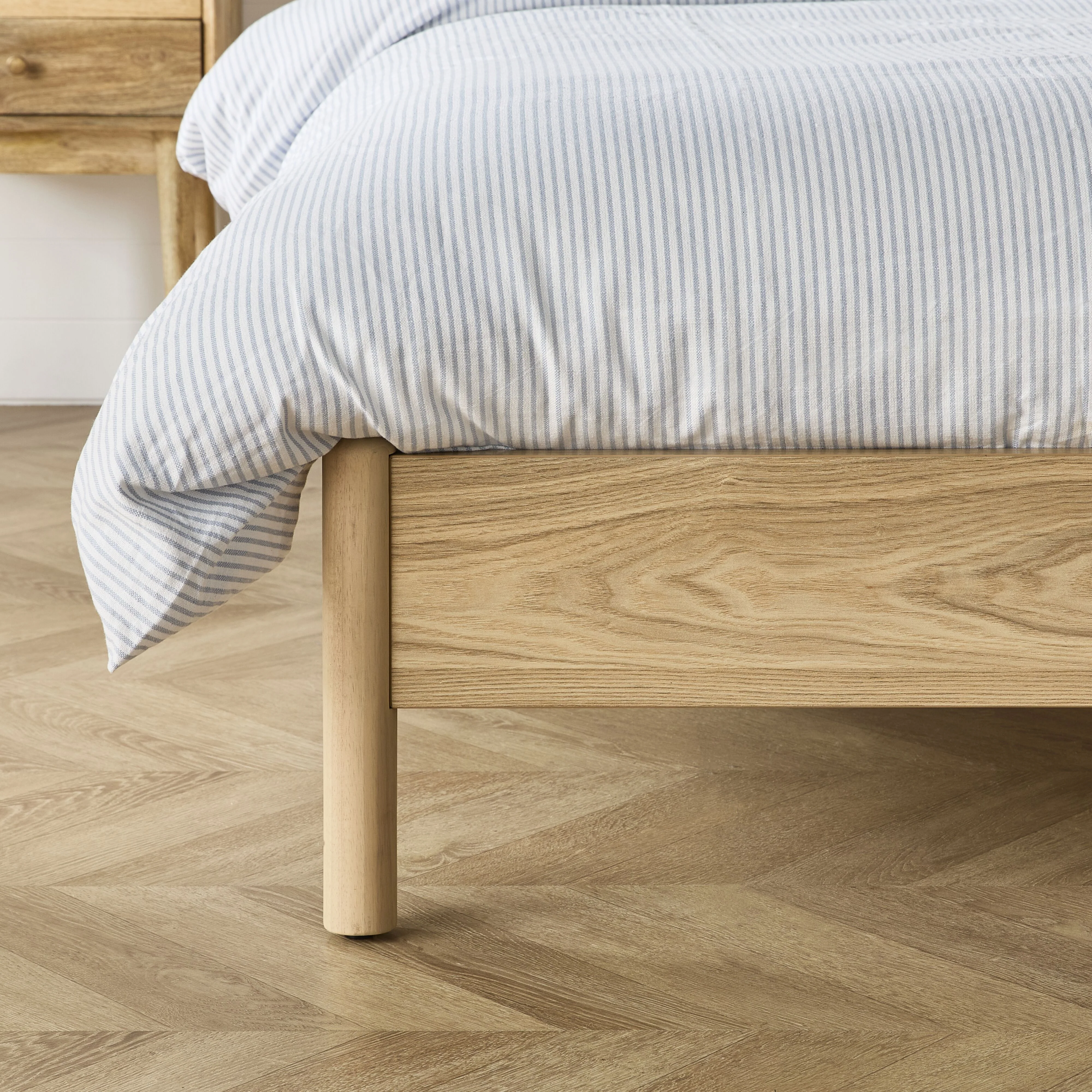 Saige Queen Bed Base - Image 10